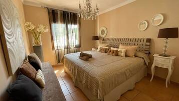 6 bedrooms, iron/ironing board, free WiFi, bed sheets