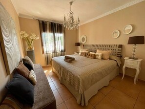 6 bedrooms, iron/ironing board, free WiFi, bed sheets - VILLA LAS PALMERAS Beautiful house with private pool  (Les Tres Cales)