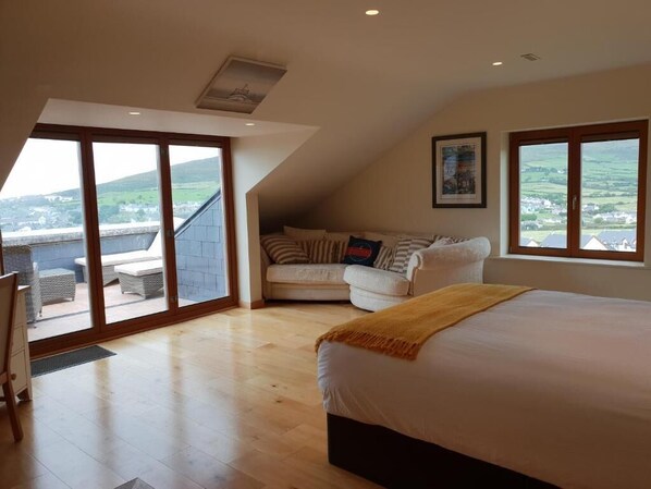 عناصر مجانية داخل الميني بار وبديكورات فريدة لكل غرفة