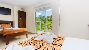 1 chambre, literie de qualité supérieure, couette en duvet d'oie