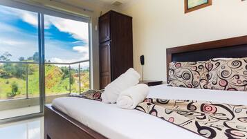 Ropa de cama de alta calidad, cubrecamas, wifi gratis y ropa de cama