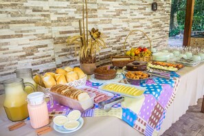 Free daily buffet breakfast