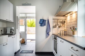 Mikrowelle, Ofen, Herdplatte, Geschirrspüler