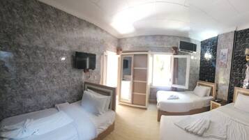 In-room safe, soundproofing, free WiFi, bed sheets