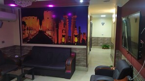 Bar-salon dans le hall
