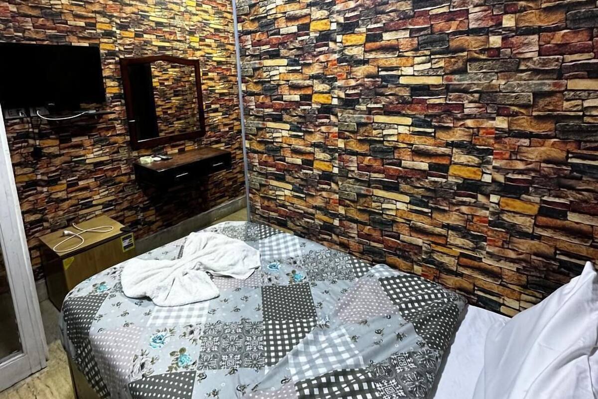 Deluxe Single Room, 1 Twin Bed | In-room safe, soundproofing, WiFi (free), bed sheets