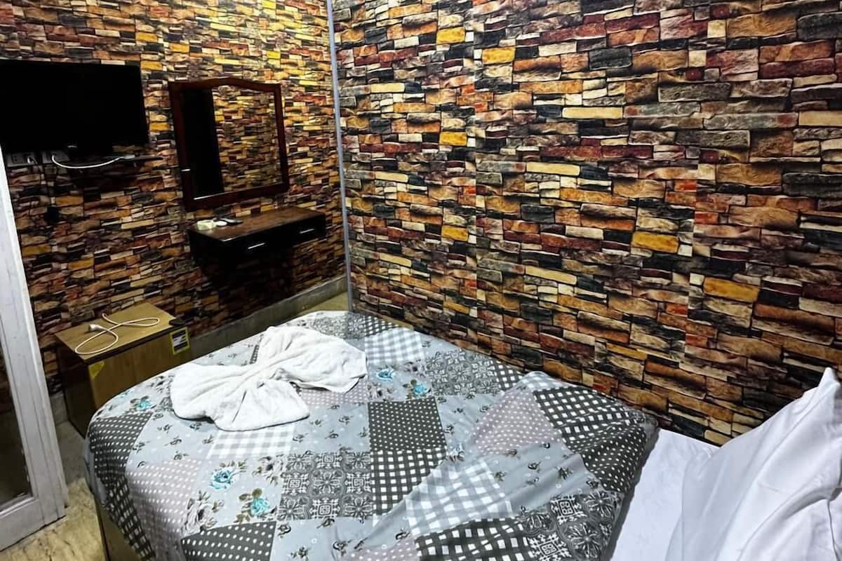 Deluxe Single Room, 1 Twin Bed | In-room safe, soundproofing, free WiFi, bed sheets