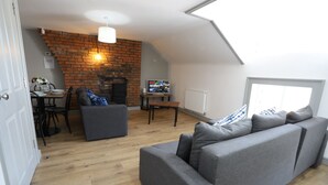 Basic Loft | Living area - Liverpool City Loft Homebase at York St (Liverpool)