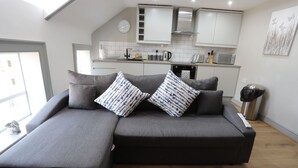 Basic Loft | Living area - Liverpool City Loft Homebase at York St (Liverpool)
