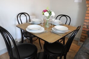 In-room dining - Liverpool City Loft Homebase at York St (Liverpool)