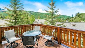 Outdoor dining - Haymeadow Townhome A1 | 5BR Ski-Out, Private Hot Tub (Avon)