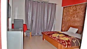 Standard Room | Desk, iron/ironing board (on request), WiFi (free), bed sheets - Hotel Faso (Bamako)