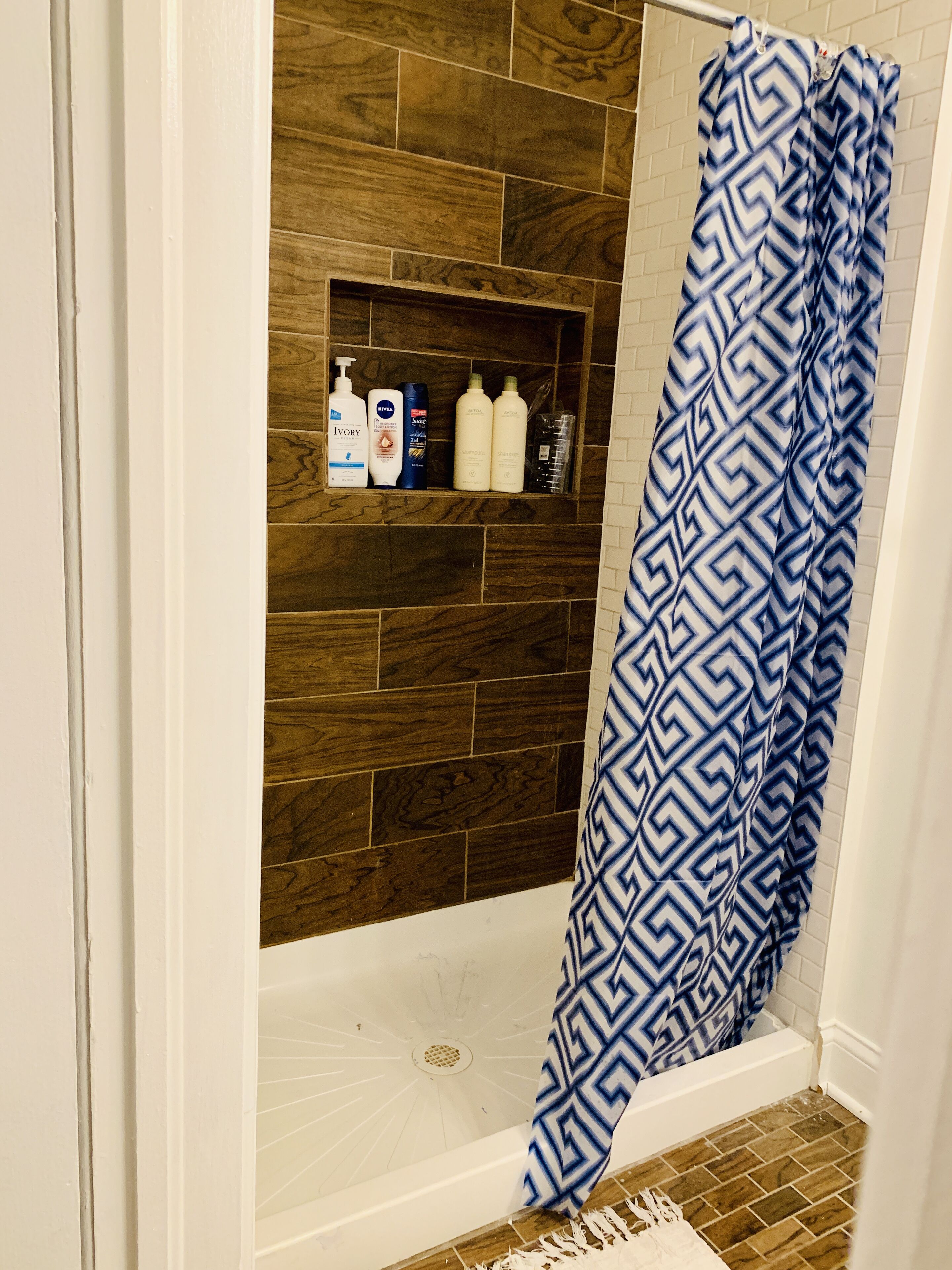 Have a Grand Time On Grand! Family-friendly house w/ PRIVACY, SPACE, & LOCATION!