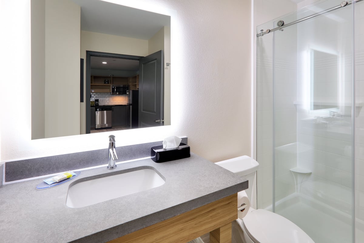 1 habitación, escritorio, wifi gratis y ropa de cama