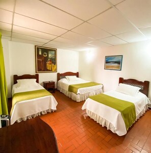 A hotel room with three beds, a painting on the wall, and a tiled floor. - Ecohotel La Casona (Pereira)