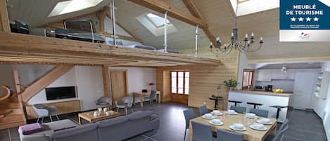 Fernseher, DVD-Player, Bücher, Videothek