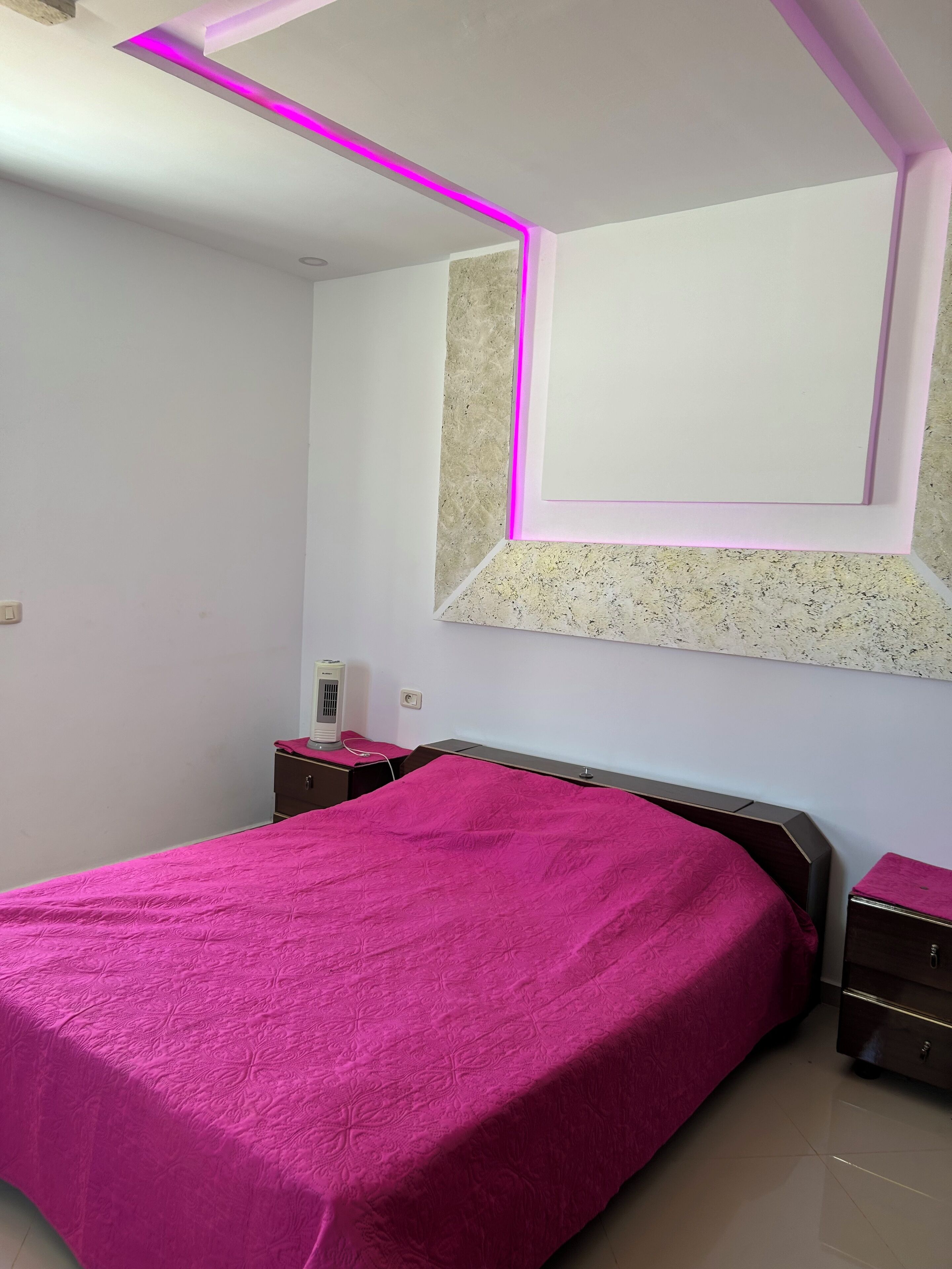 2 bedrooms, iron/ironing board, bed sheets