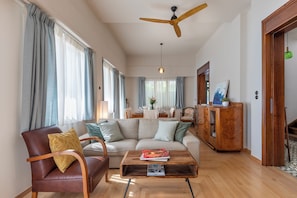 Smart TV, fireplace, video games, DVD player - Villa Razi 1935 | A Historic Luxurious Art Deco Villa (Loutraki)