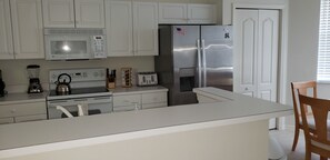 Microwave, oven, stovetop, dishwasher - Golfers Paradise! 2 bed/2 bath Condo on the 16th hole (Naples)