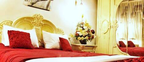 Family Room with Shared Bathroom | Chambres insonorisées, Wi-Fi gratuit, draps fournis