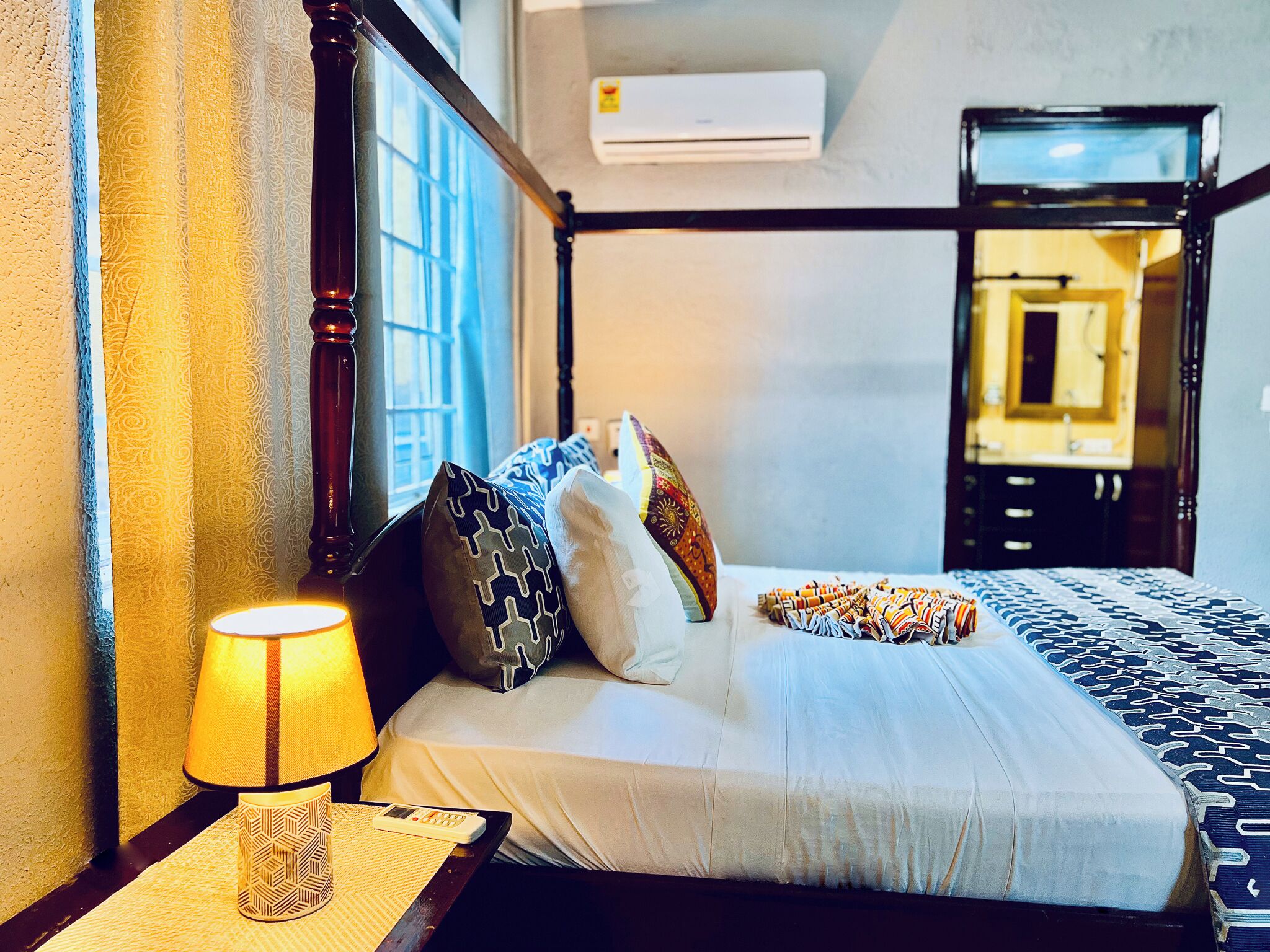 3 habitaciones, tabla de planchar con plancha, wifi y ropa de cama 