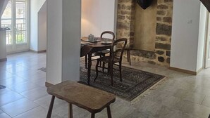 Romantic Cottage, Ensuite, Garden View | Lounge - La Ferme de Flo' (Evry)