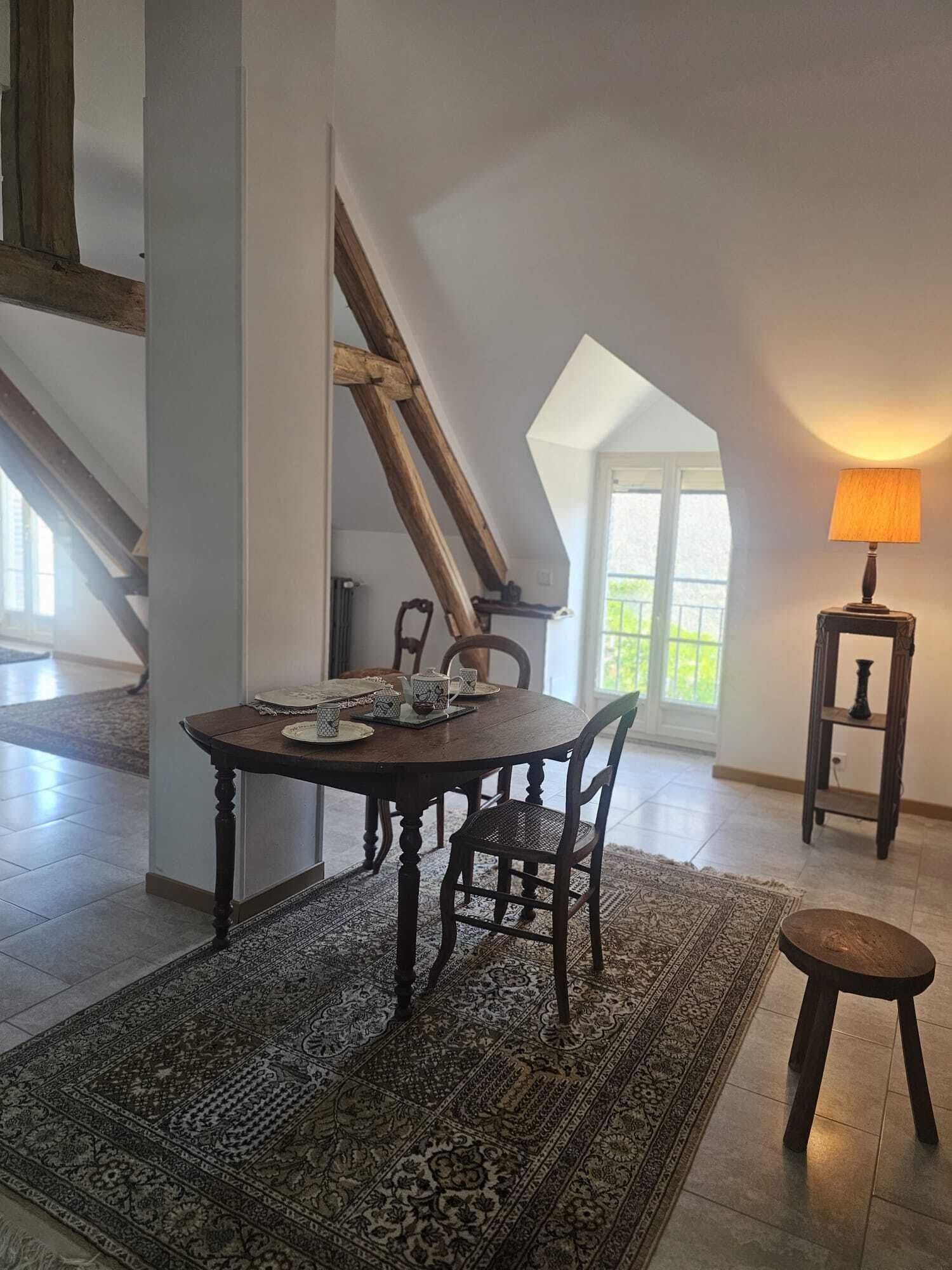 Romantic Cottage, Ensuite, Garden View | Private kitchen | Highchair