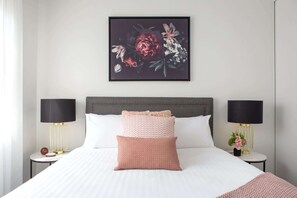 2 bedrooms, desk, iron/ironing board, WiFi