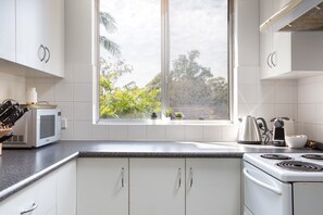 Coffee/tea maker, fridge, microwave, oven