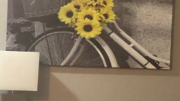 2 bedrooms, iron/ironing board, free WiFi, bed sheets