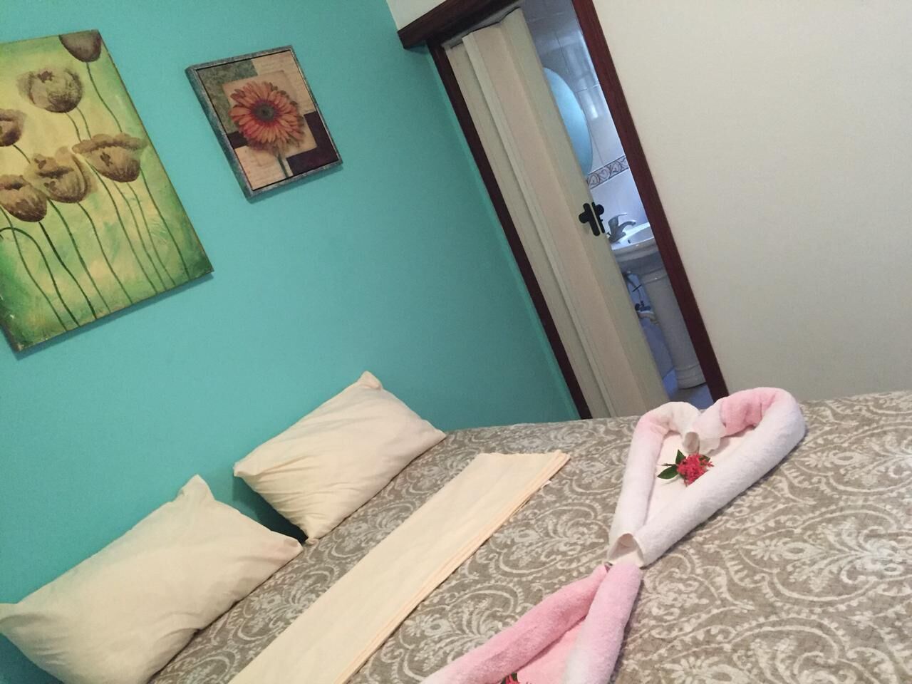 Romantic Double or Twin Room | Down comforters, pillowtop beds, laptop workspace, bed sheets