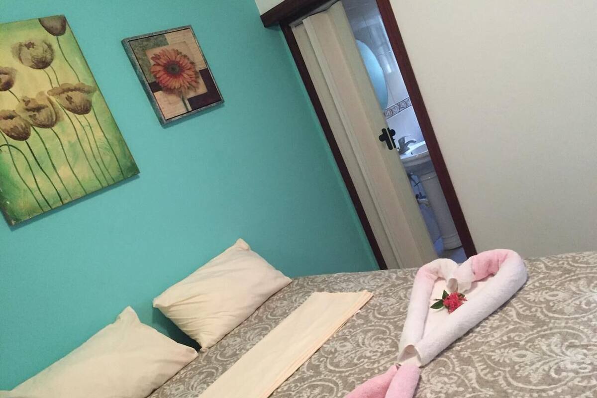 Romantic Double or Twin Room | Down comforters, pillowtop beds, laptop workspace, bed sheets