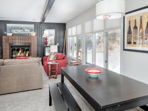 Talo (2338 Tahoe Drive) | Ulkopuoli