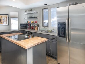 Casa (2338 Tahoe Drive) | Exterior