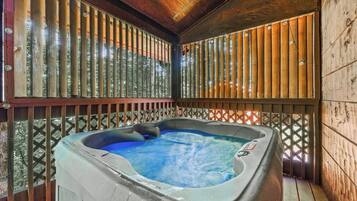 Indoor spa tub