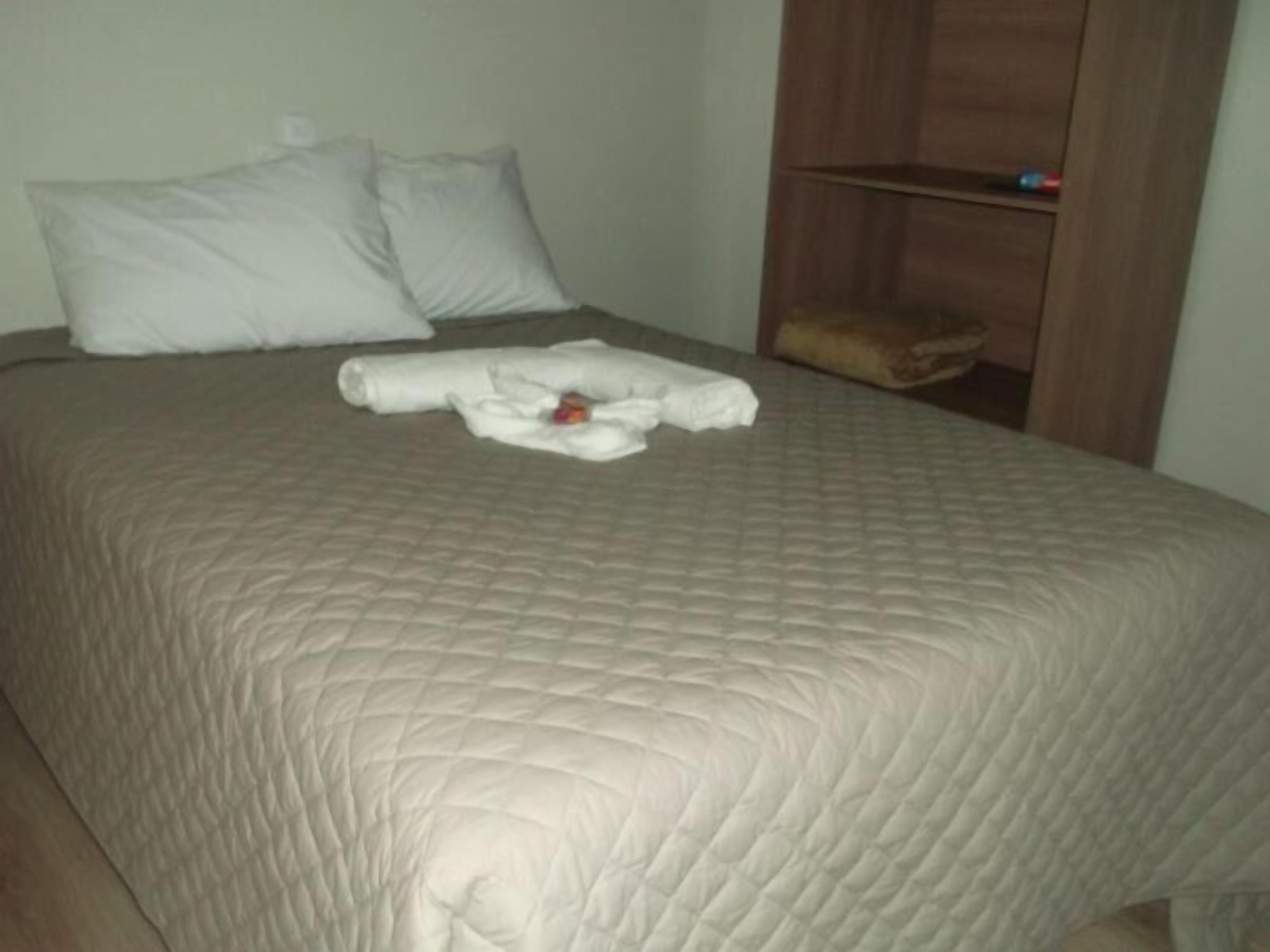 Frigobar, escrivaninha, Wi-Fi de cortesia, roupa de cama