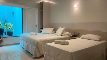 Quarto triplo | Frigobar, cofres nos quartos, cortinas blackout