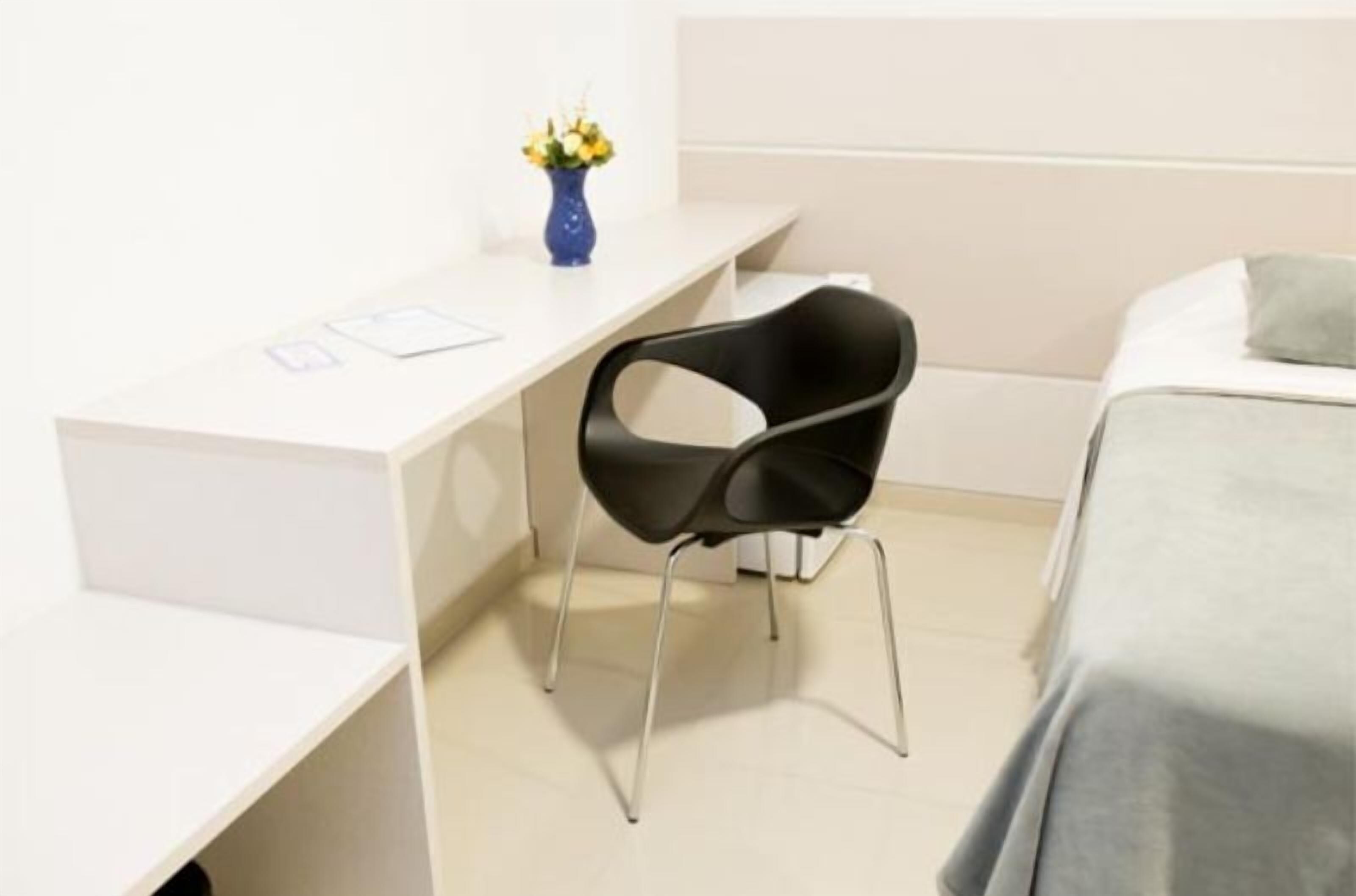 single room | 1 bedroom, minibar, in-room safe, blackout curtains