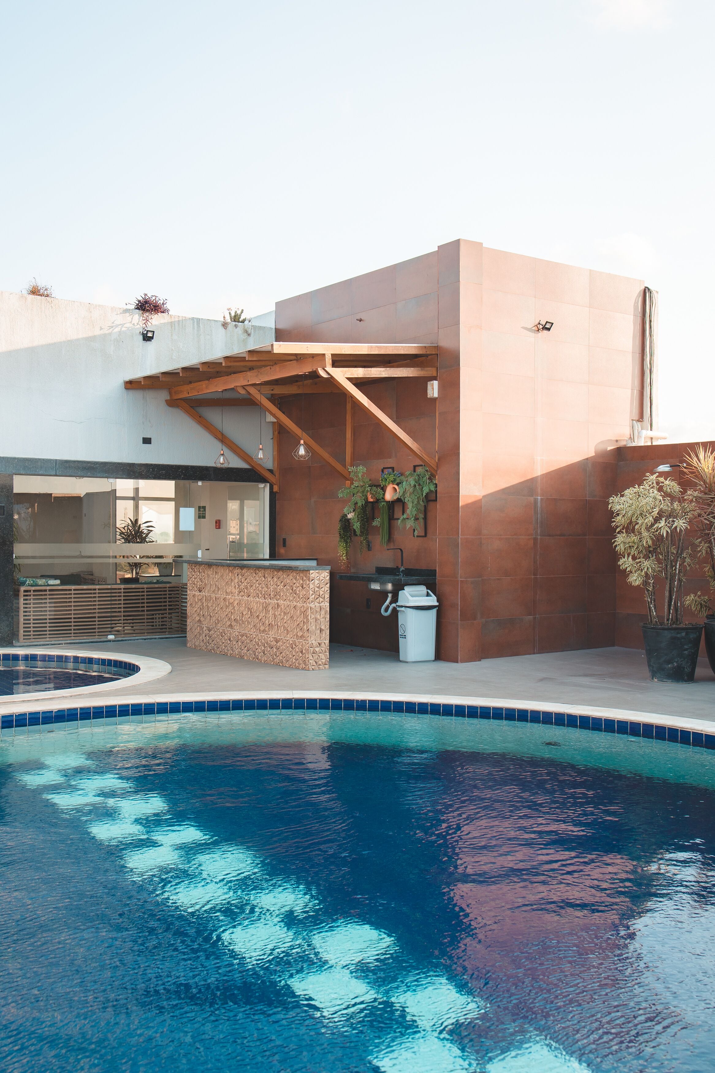 야외 수영장, 수영장 파라솔, 일광욕 의자