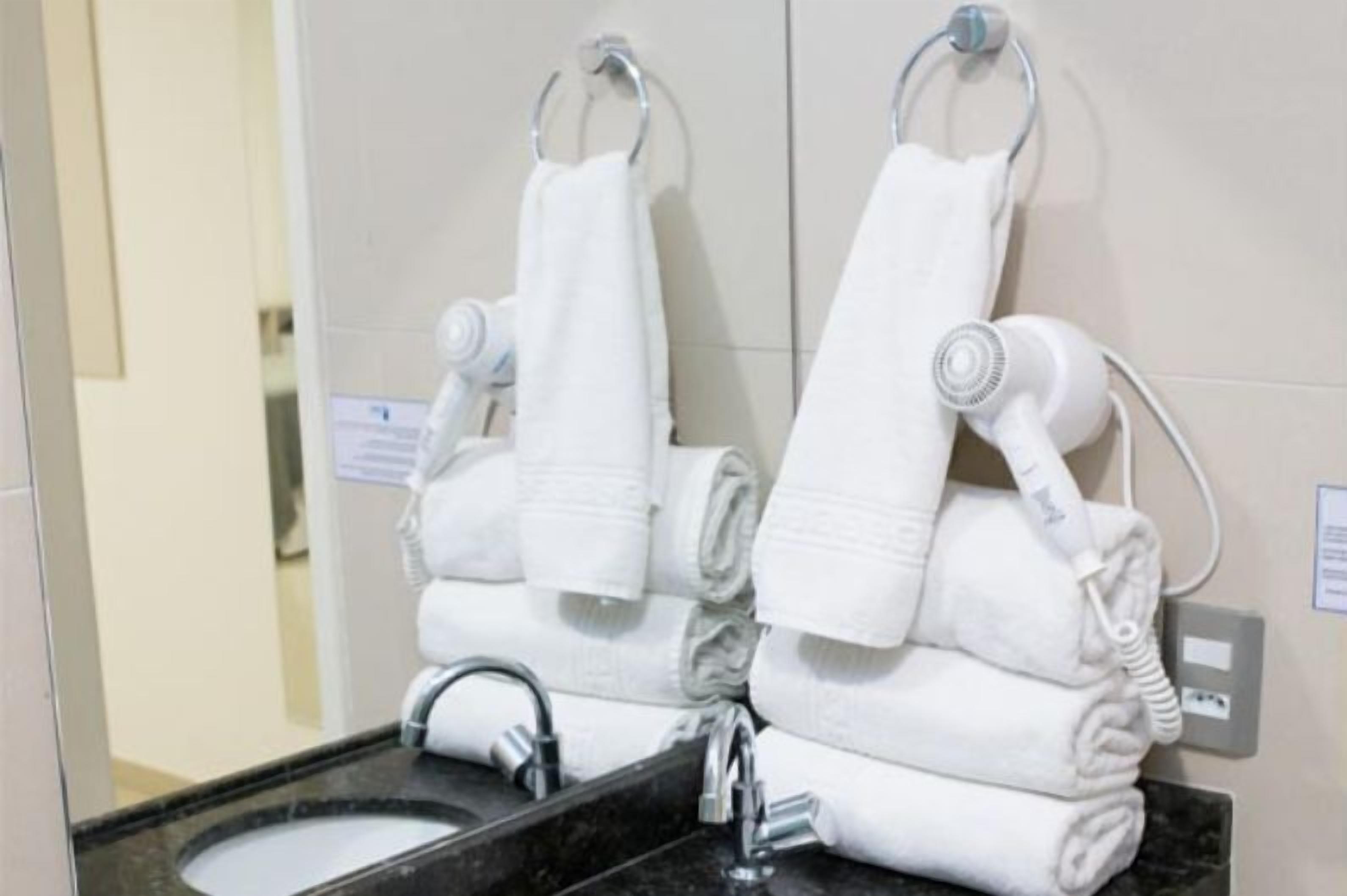 shower, free toiletries, bidet, towels