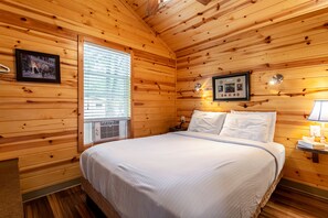 Cottage, 2 Bedrooms (Loft, No Pets) | WiFi - Round Top Campground (Gettysburg)