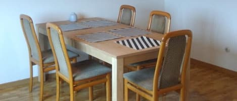 Apartamento | Servicio de comidas en la habitación