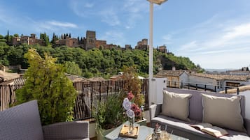 Apartamento (3 Bedrooms) | Terraço/pátio