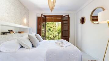 Apartment (3 Bedrooms) | 3 bedrooms, iron/ironing board, free WiFi, bed sheets