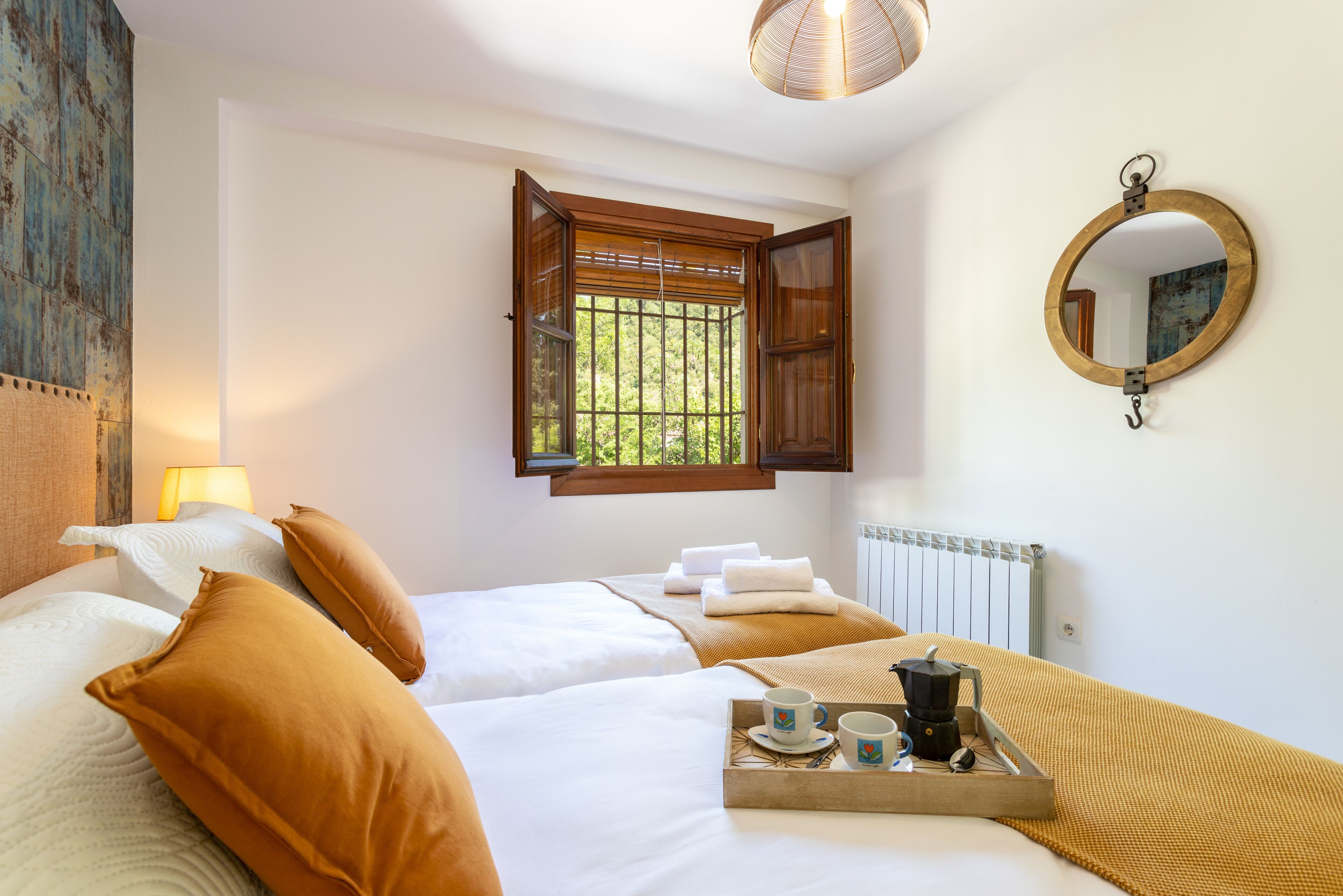 3 habitaciones, tabla de planchar con plancha y wifi gratis 