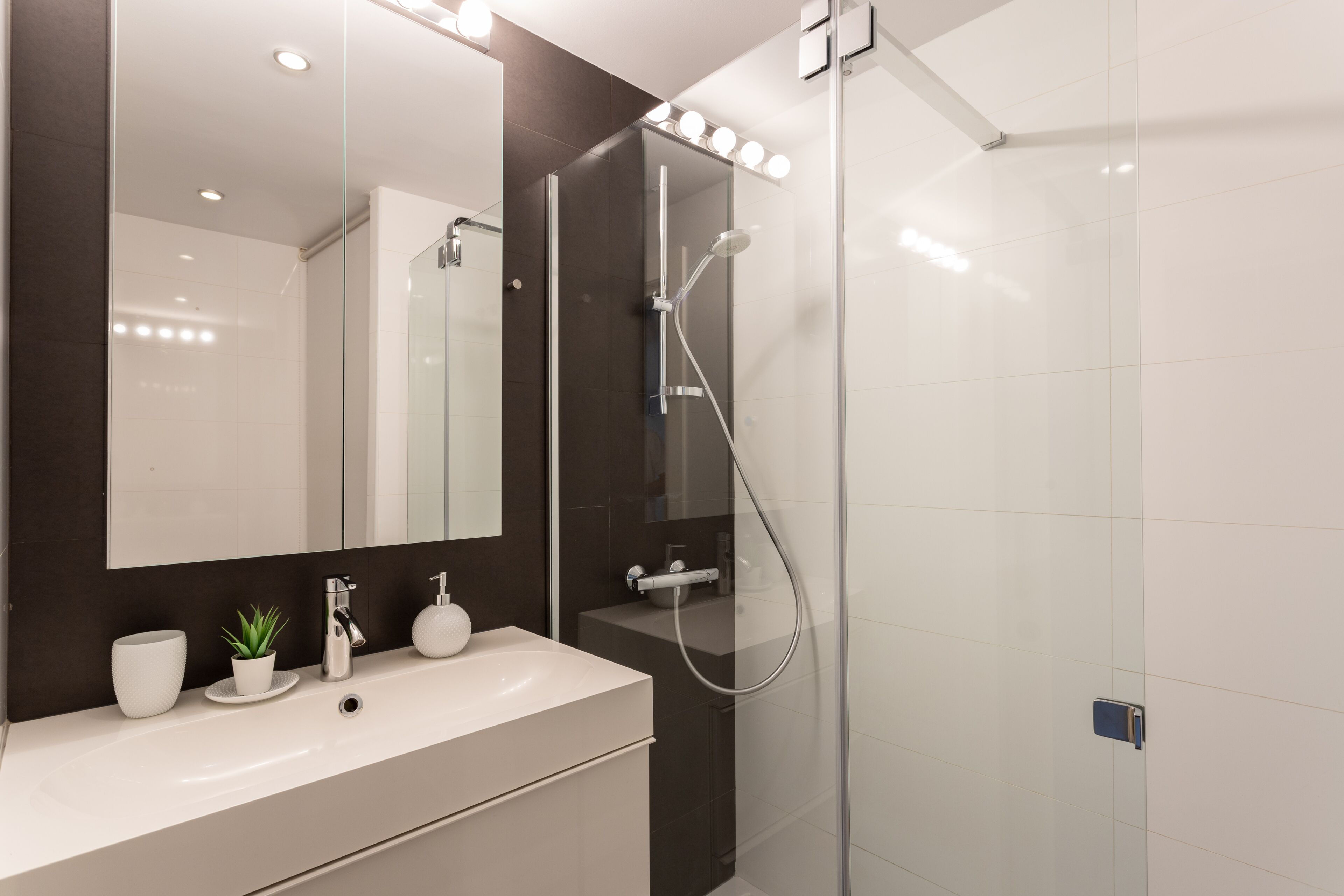 Apartment (3 Bedrooms) | Bathroom | Hair dryer, towels, soap, shampoo