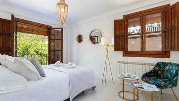 Appartement (3 Bedrooms) | 3 chambres, fer et planche à repasser, accès au Wi-Fi (inclus)