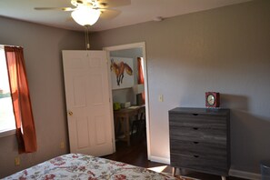 2 bedrooms, desk, iron/ironing board, free WiFi