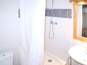 Bathroom - Duplex with Heated Pool, Sauna, and Ski-In/Ski-Out Access (Les Orres)