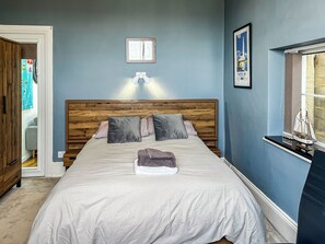 5 bedrooms, free WiFi, bed sheets
